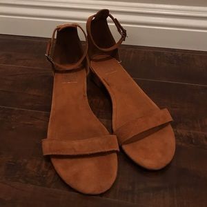 Gap sandals
